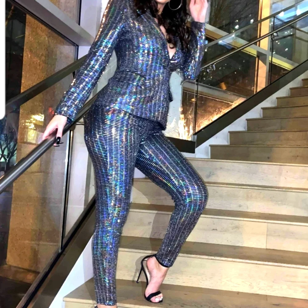 Suit - Picture 1 of 3